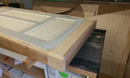 Förlängd dörr och karm